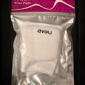 Avoli White Knee Pads